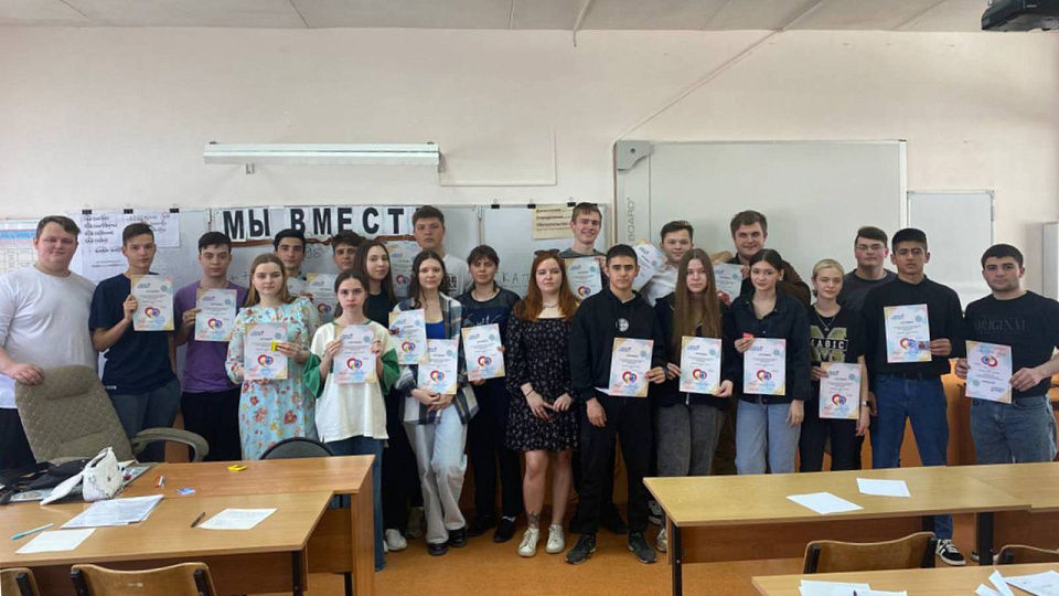 В пригороде Воронежа со старшеклассниками обсудили проблемы демографии