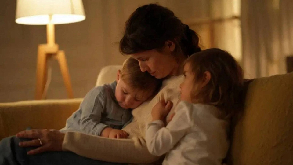 Губернатор поздравил всех жительниц региона с Днём матери