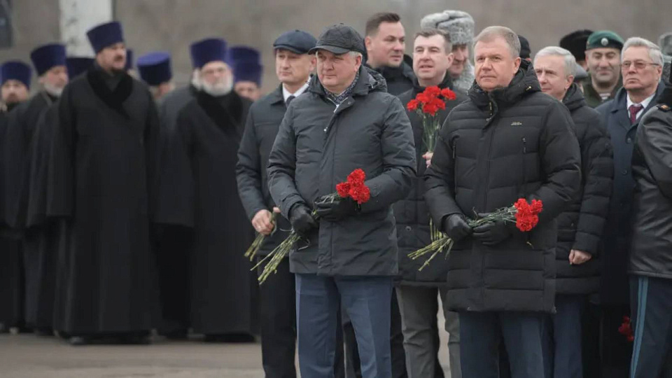 Губернатор Воронежской области почтил память Героев Отечества