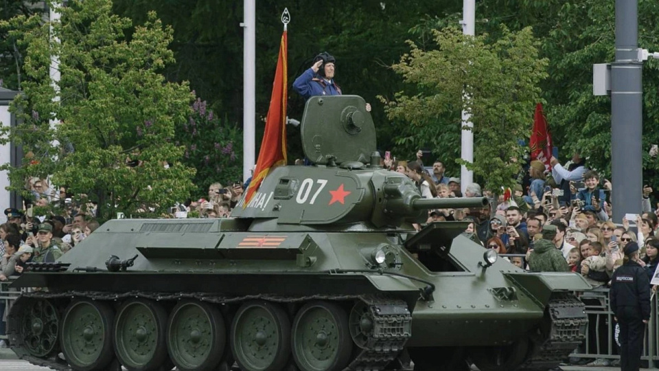 Губернатор поздравил воронежского ветерана Николая Борисова с днём рождения