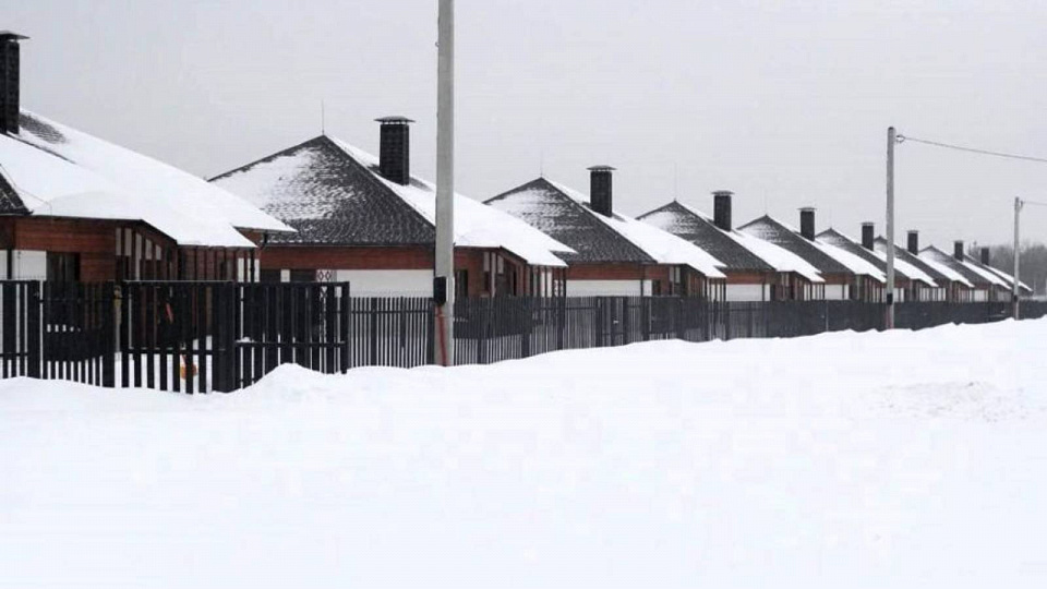 Белорусы построили первые десять домов в экопосёлке Лушниковка
