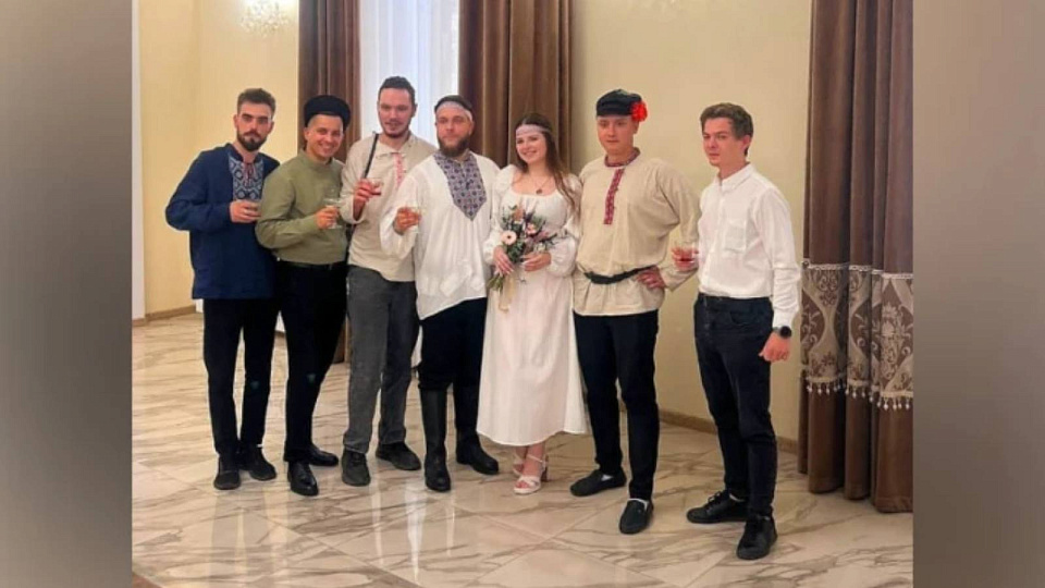 Воронежцы в Боброве сыграли свадьбу в славянском стиле 