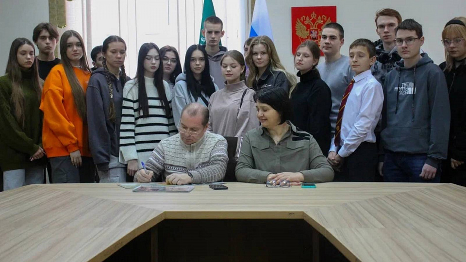 Воронежским школьникам рассказали о книге «Солдаты наши меньшие»