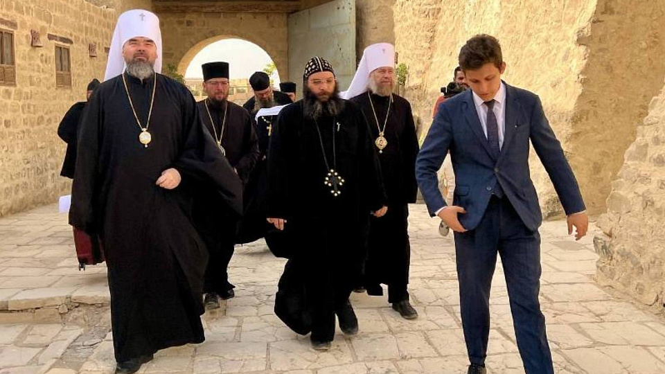 Митрополит Леонтий принял участие в литургии в пещерном храме Марка Подвижника в Египте