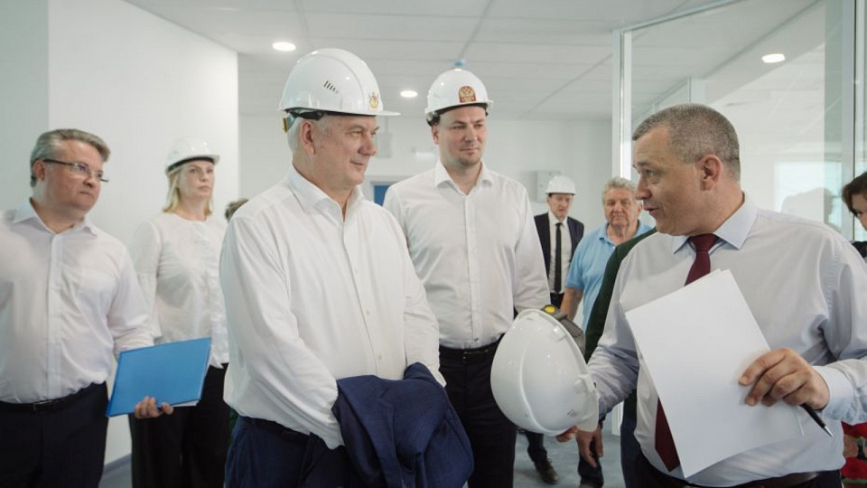 Губернатор оценил темпы строительства мегашколы в Воронеже