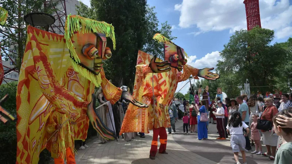 Воронежцам Платоновский фестиваль подарил карнавал уличных театров
