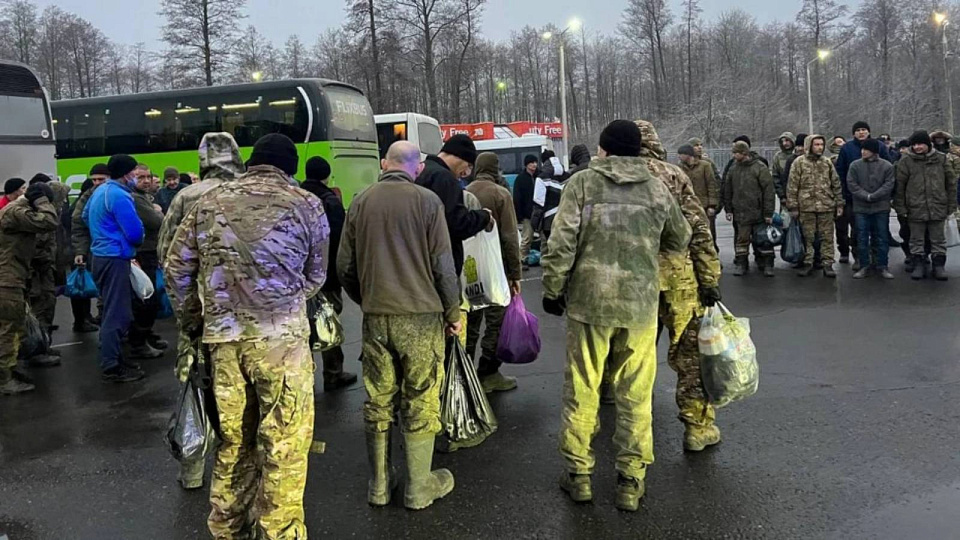 Воронежские бойцы возвращаются из украинского плена