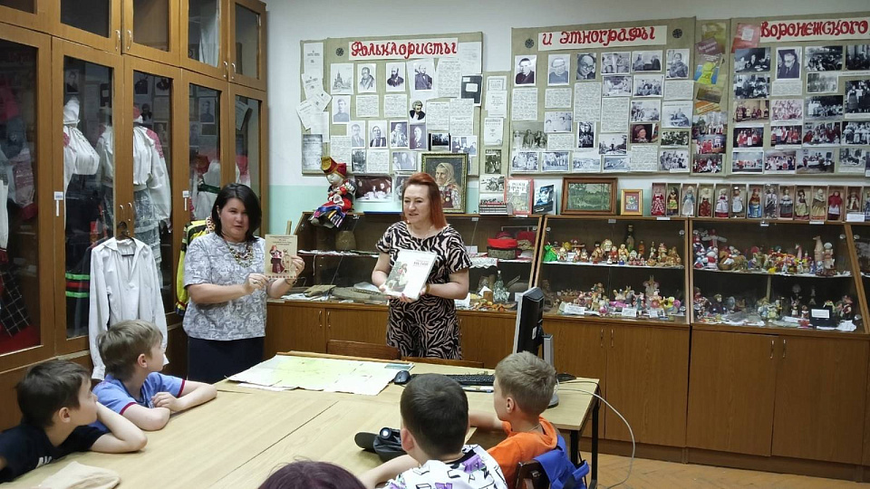 Воронежскую детвору познакомили с декоративно-прикладным творчеством прабабушек