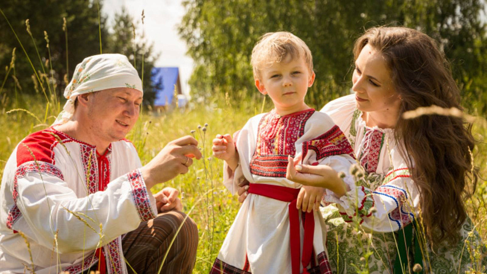 Воронежцы могут принять участие в фотоконкурсе «Мама и дети в национальных костюмах»