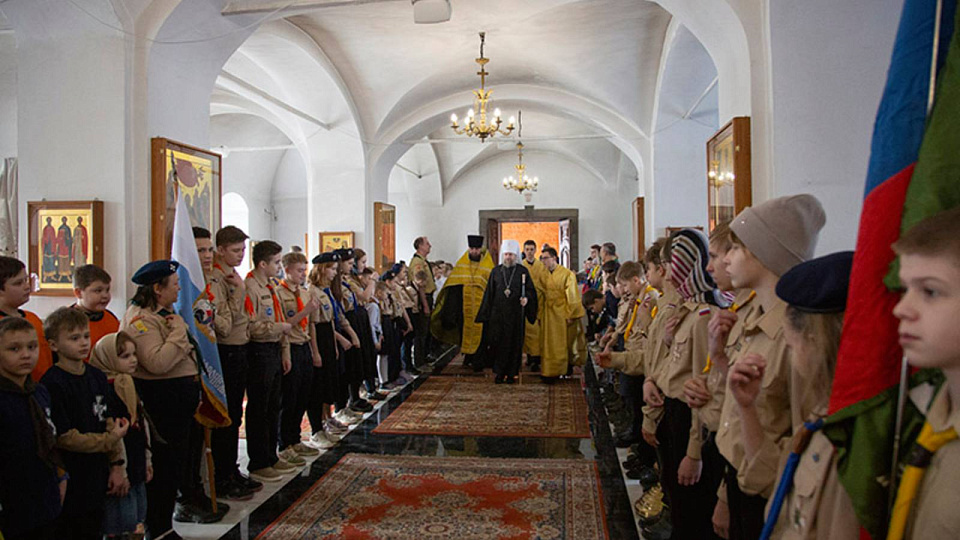 Митрополит Воронежский и Лискинский Леонтий встретился с православной молодёжью