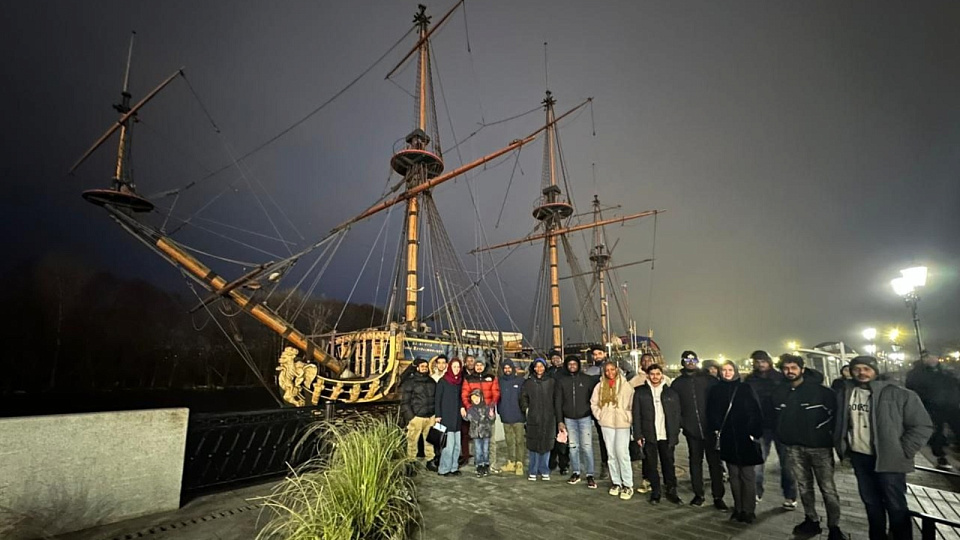 В Воронеже иностранные студенты посетили корабль-музей «Гото Предестинация»