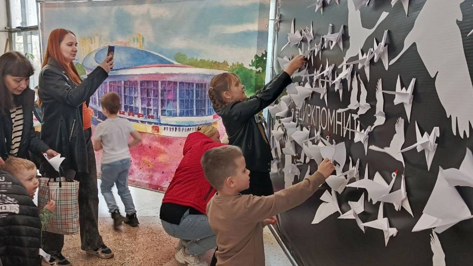 В Воронежском цирке прошла акция «Журавли» в память о жертвах теракта