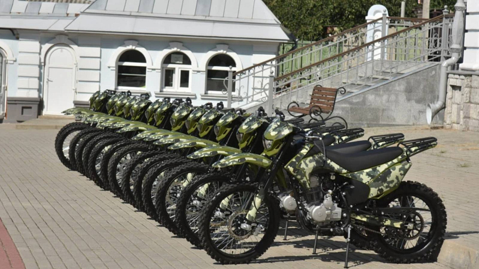 Воронежская епархия передала бойцам спецоперации 14 кроссовых мотоциклов