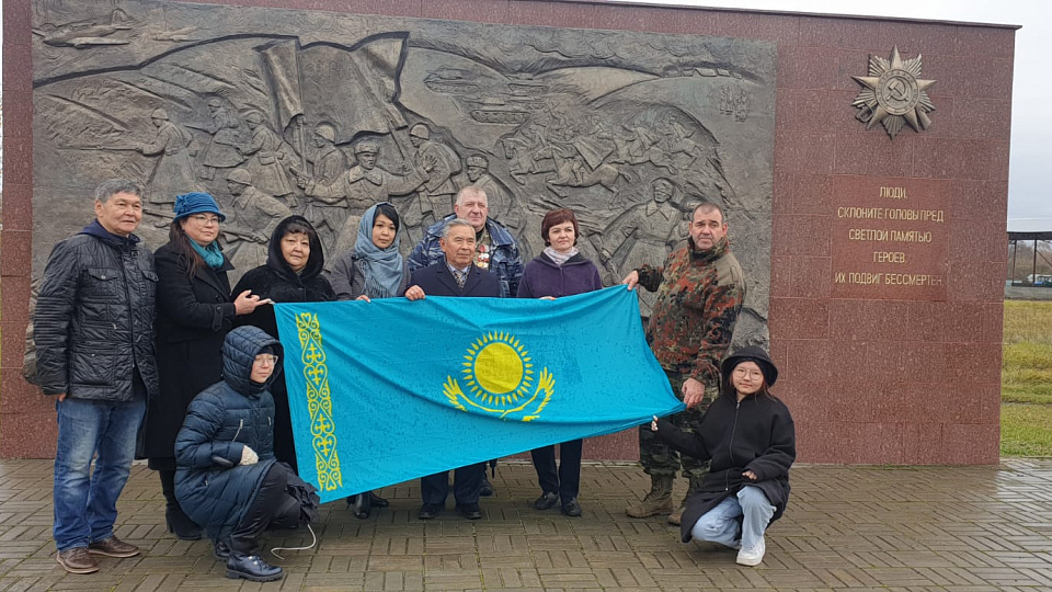 Казахстанцы побывали на месте гибели героя-земляка